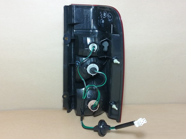 FARO TRASERO IZQ  NISSAN X-TERRA 04-08  2.8 DIESEL TURBO COMMON - foto 2