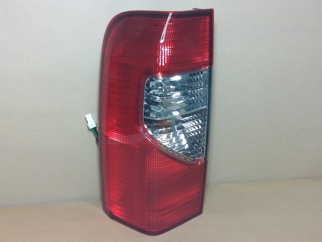 FARO TRASERO IZQ  NISSAN X-TERRA 04-08  2.8 DIESEL TURBO COMMON