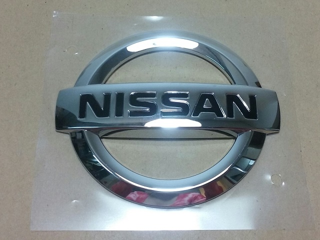 EMBLEMA  NISSAN TIIDA HATCHBACK 07-15  1.8 INY 16V DOHC