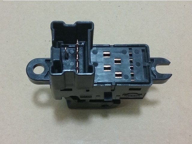 TECLA LEVANTA VIDRIO  NISSAN TEANA 08-12  3.5 INY 24V DOHC V6 - foto 2