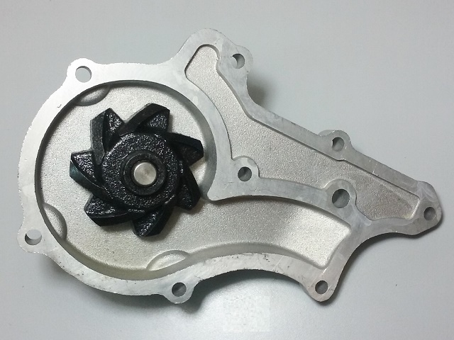 BOMBA DE AGUA TOYOTA LAND CRUISER CELICA 22R 2.4 21R 2.0 20R 2.2 18R 2.0 78-82 MARCA NUK - foto 3