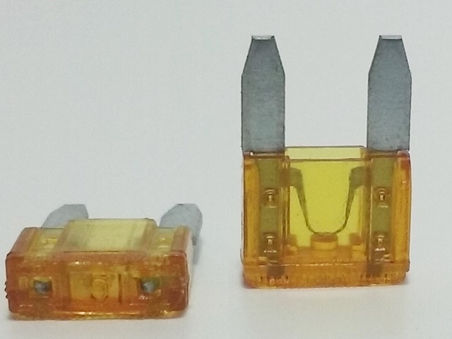 FUSIBLE  NISSAN Z - OTROS MODELOS  Z - OTROS MOTORES FUSIBLE 5 A
