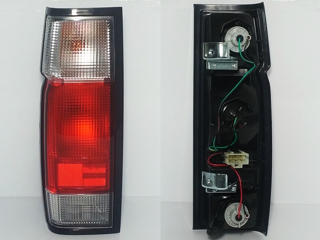 FARO TRASERO IZQ  NISSAN NP300 10-14 (mex)  2.5 DIESEL TURBO INT