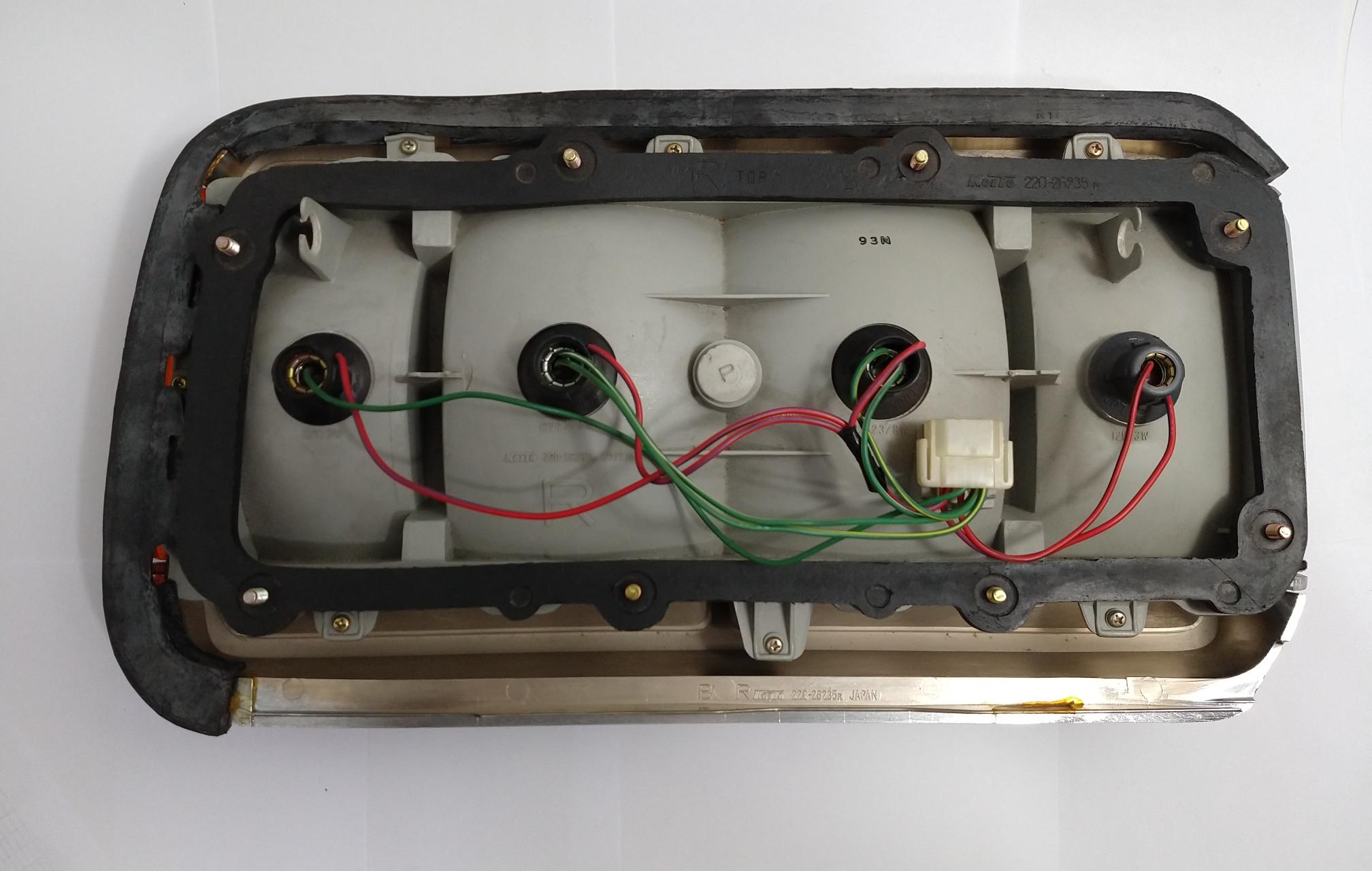 FARO TRASERO DER  NISSAN DATSUN 200L 78-81 COUPE 2.0 CARB - foto 2