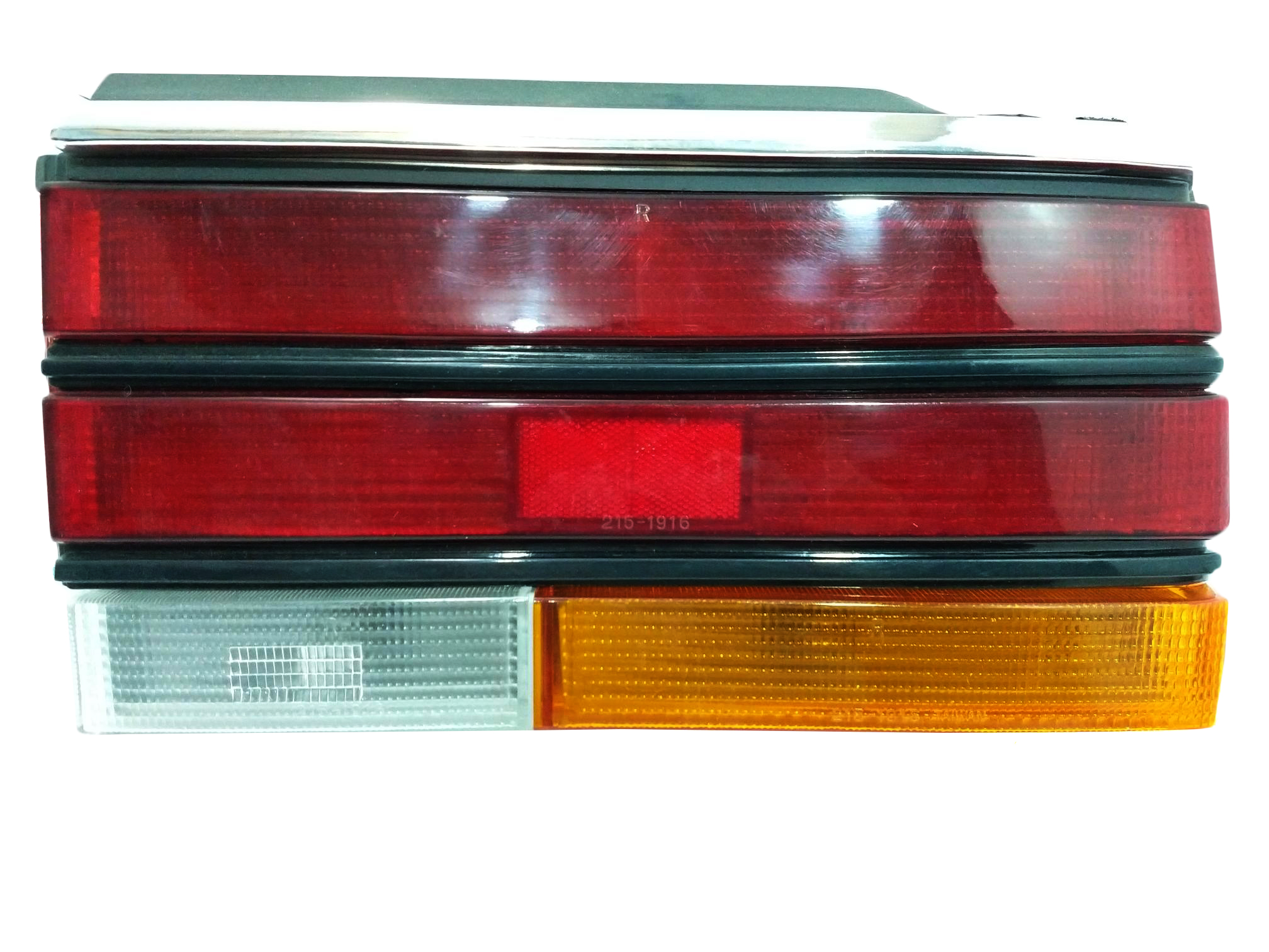 FARO TRASERO DERECHO  NISSAN DATSUN LAUREL 81-84 2.0 CARB SERIE