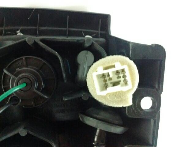 FARO TRASERO DER  NISSAN PATHFINDER 96-04 96-99 3.3 INY V6 - foto 3