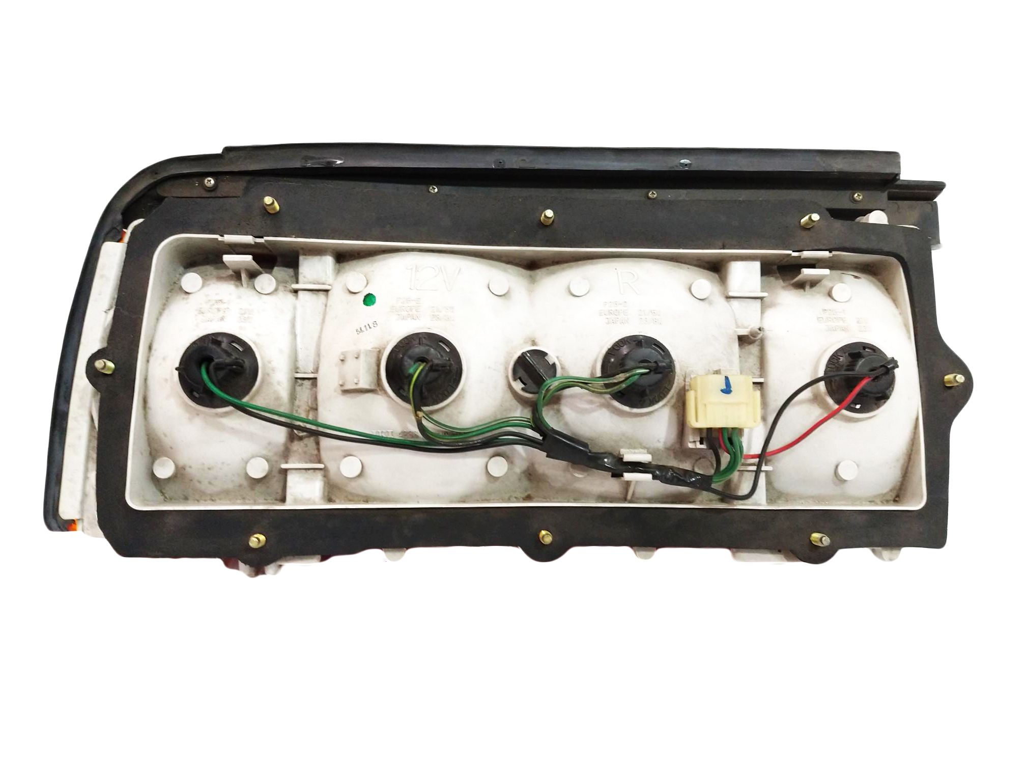 FARO TRASERO DERECHO  NISSAN DATSUN 200L 78-81 2.0 CARB - foto 2