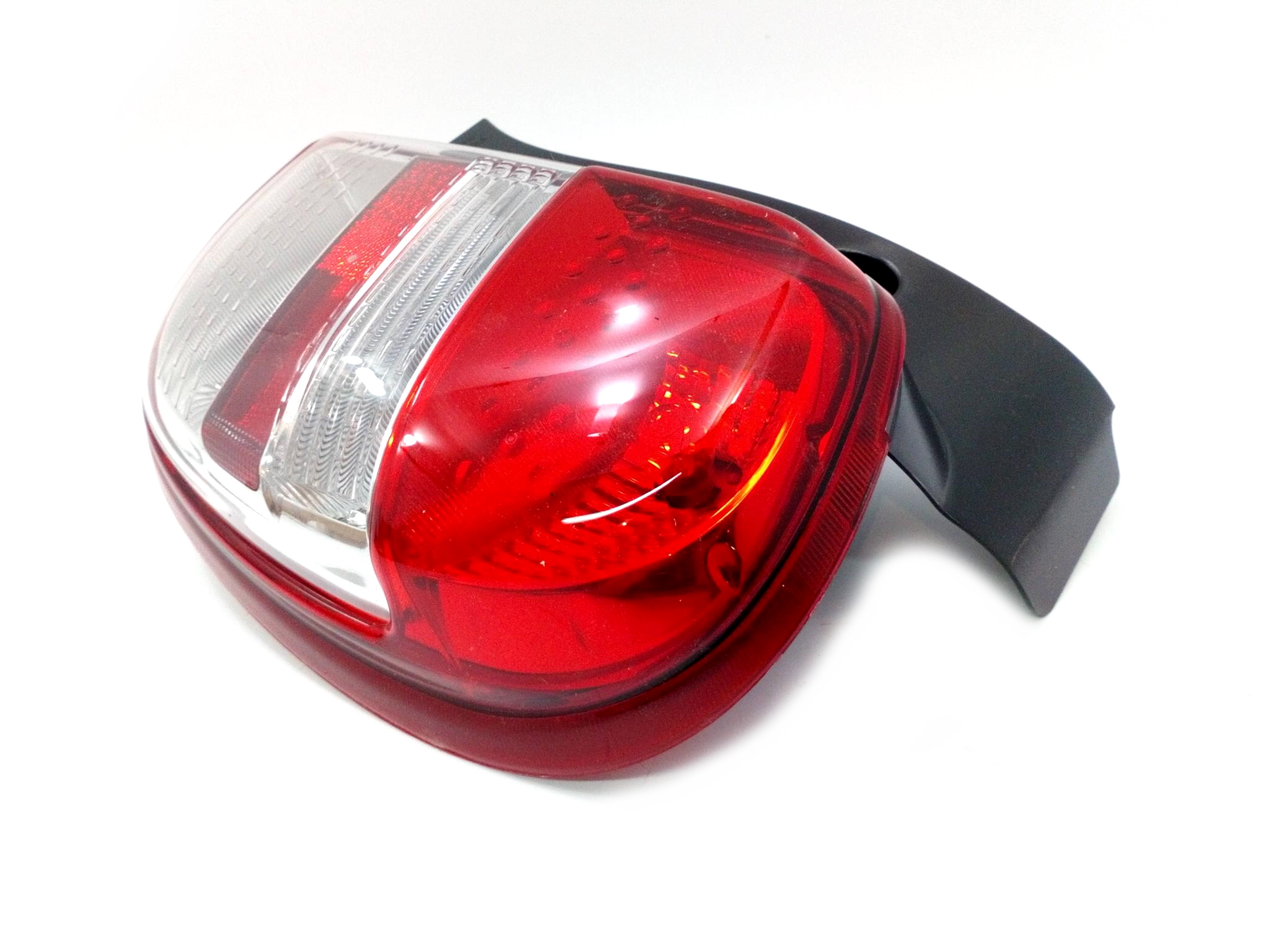 FARO TRASERO DER  NISSAN MARCH 12-  MK13X 1.6 INY 16V DOHC - foto 4