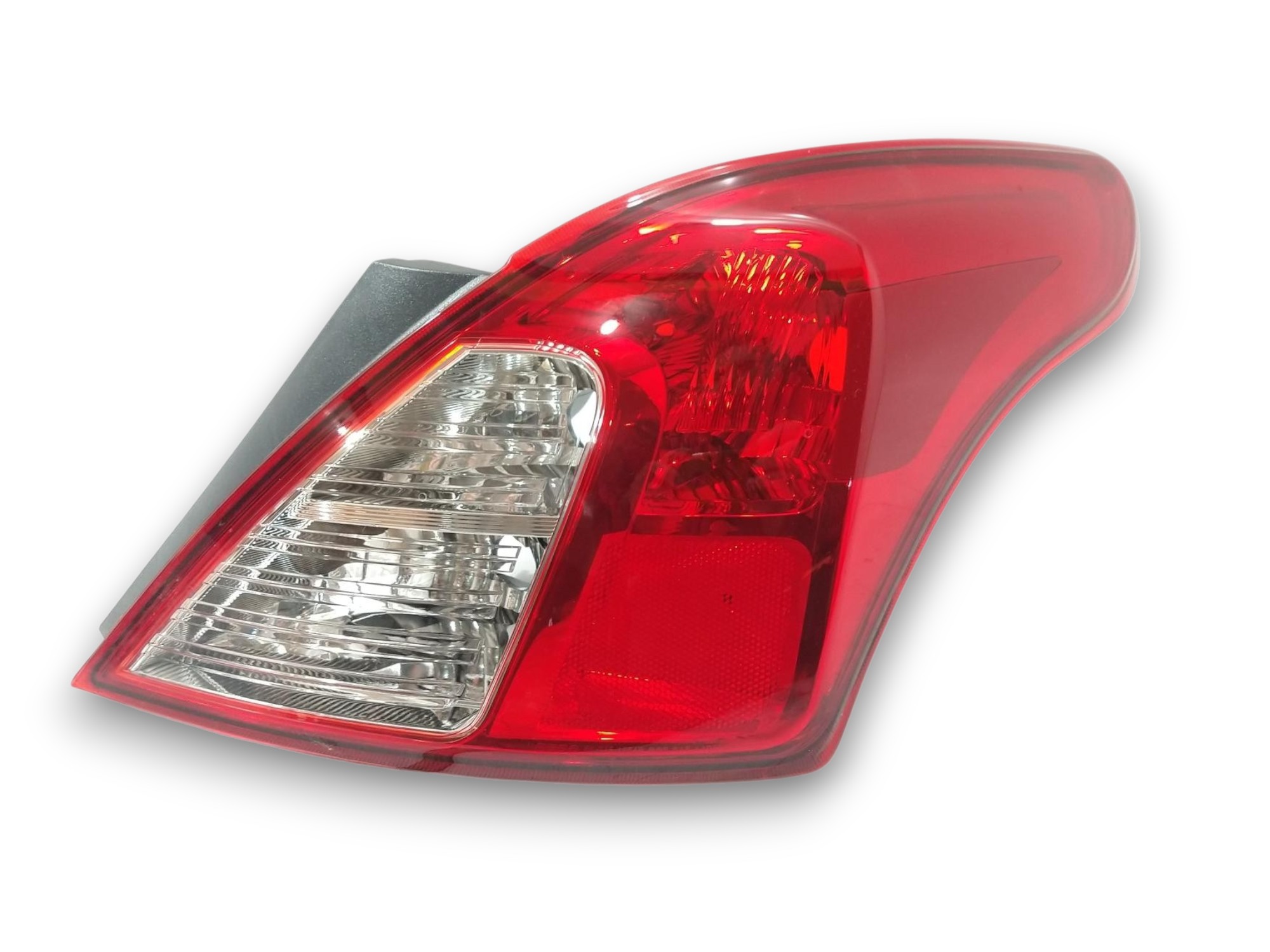 FARO TRASERO DER  NISSAN VERSA 14-21  1.6 INY 16V DOHC