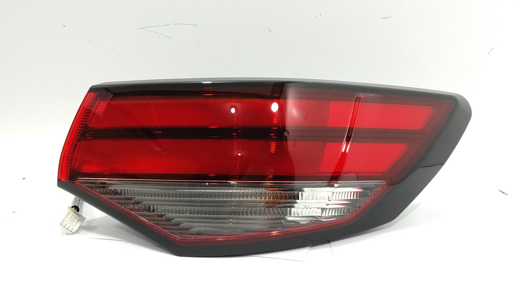 FARO TRASERO DER  NISSAN SENTRA 21-25  2.0