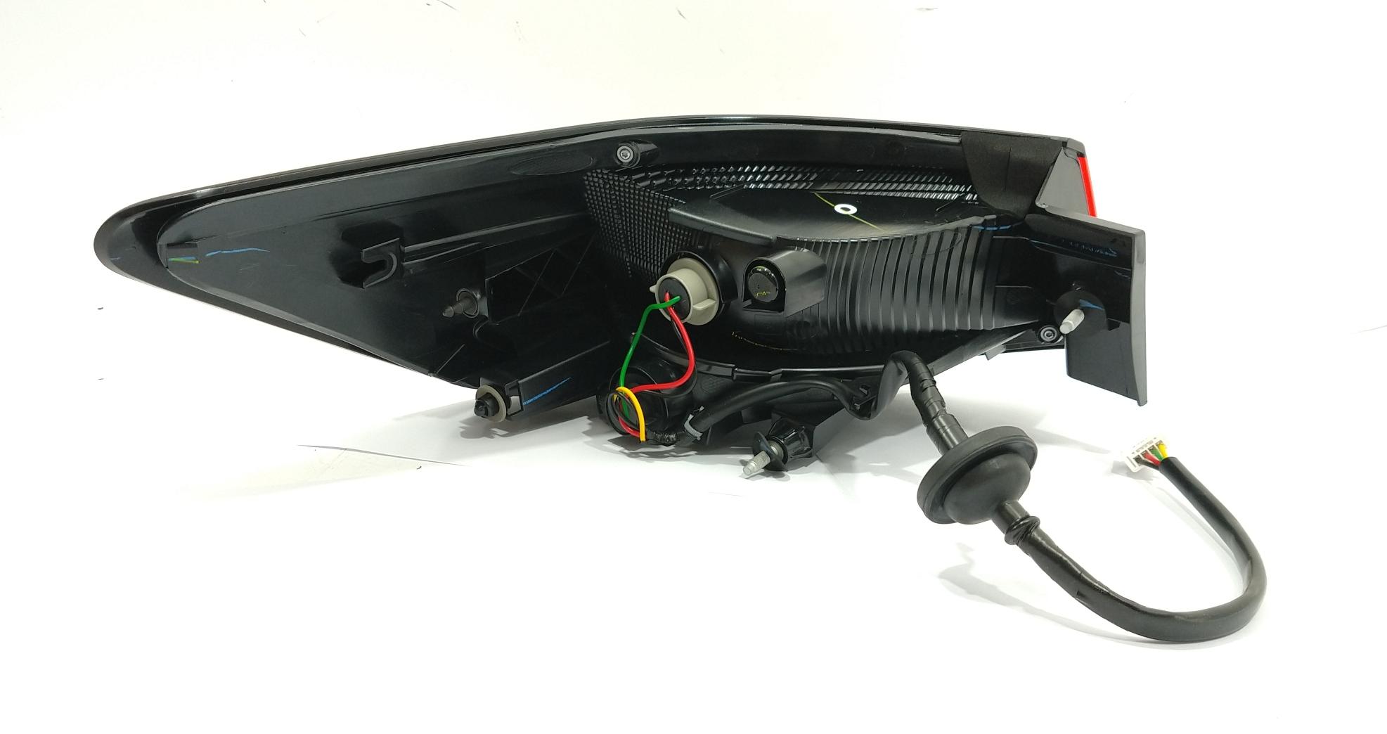 FARO TRASERO DER  NISSAN SENTRA 21-25  2.0 - foto 2