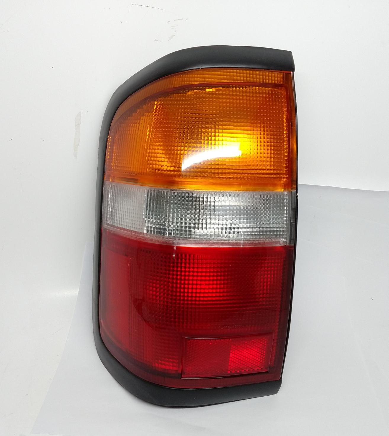FARO TRASERO IZQ  NISSAN PATHFINDER 96-04 96-99 3.5 INY 24V DOHC