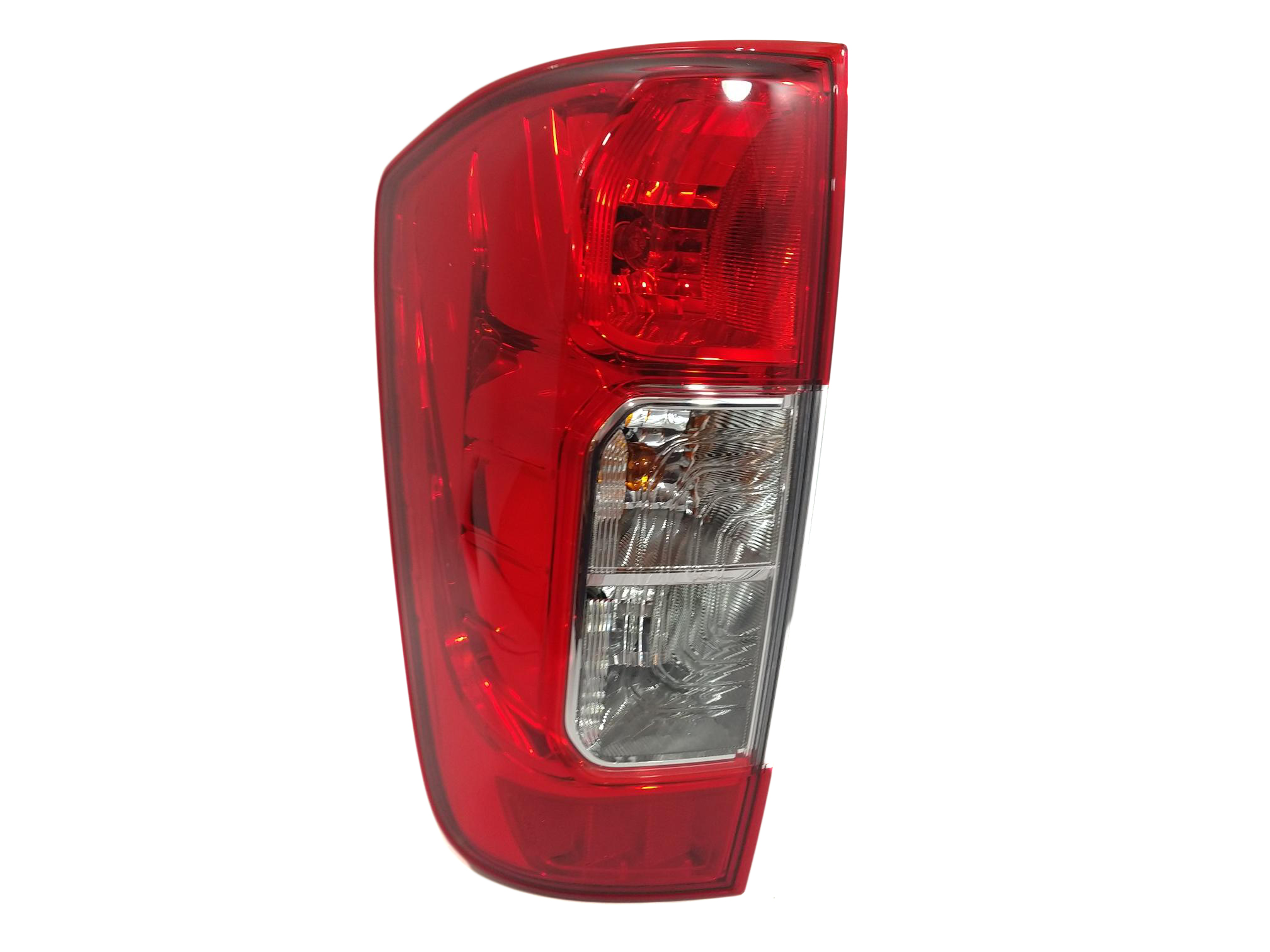 FARO TRASERO IZQ  NISSAN FRONTIER NP300 16-19  2.3 SERIE YS