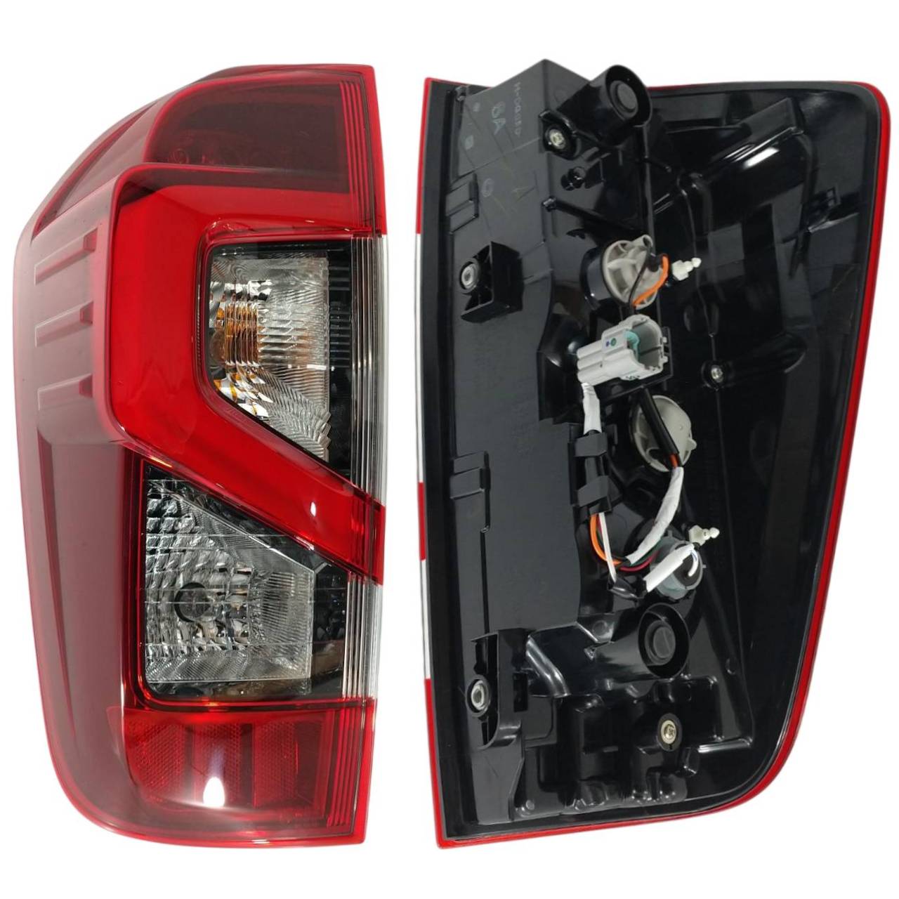 FARO TRASERO  NISSAN NP300 19-  2.3 SERIE YS