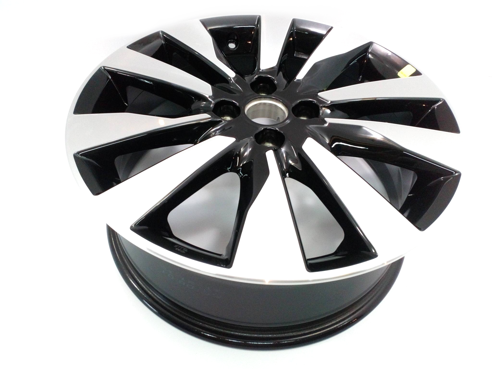 LLANTA ALEACION  NISSAN NISSAN KICKS 16-25  1.6 INY 16V DOHC
