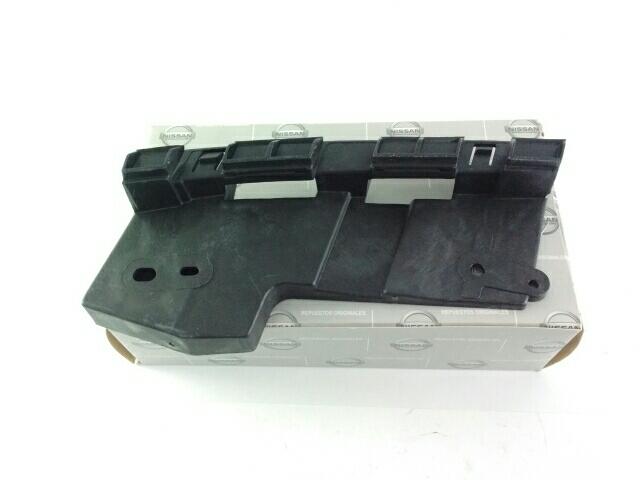 SOPORTE BAJO OPTICA IZQUIERDO  NISSAN TIIDA SEDAN 07-12  1.8 INY