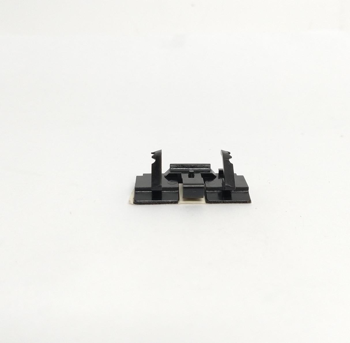 CLIP  NISSAN DATSUN 200L 78-81  2.0 CARB