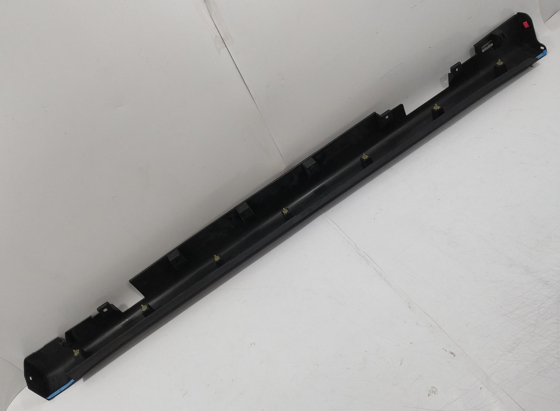 MOLDURA CUBRE ZOCALO IZQ  NISSAN TIIDA SEDAN 07-12  1.8 INY 16V - foto 2