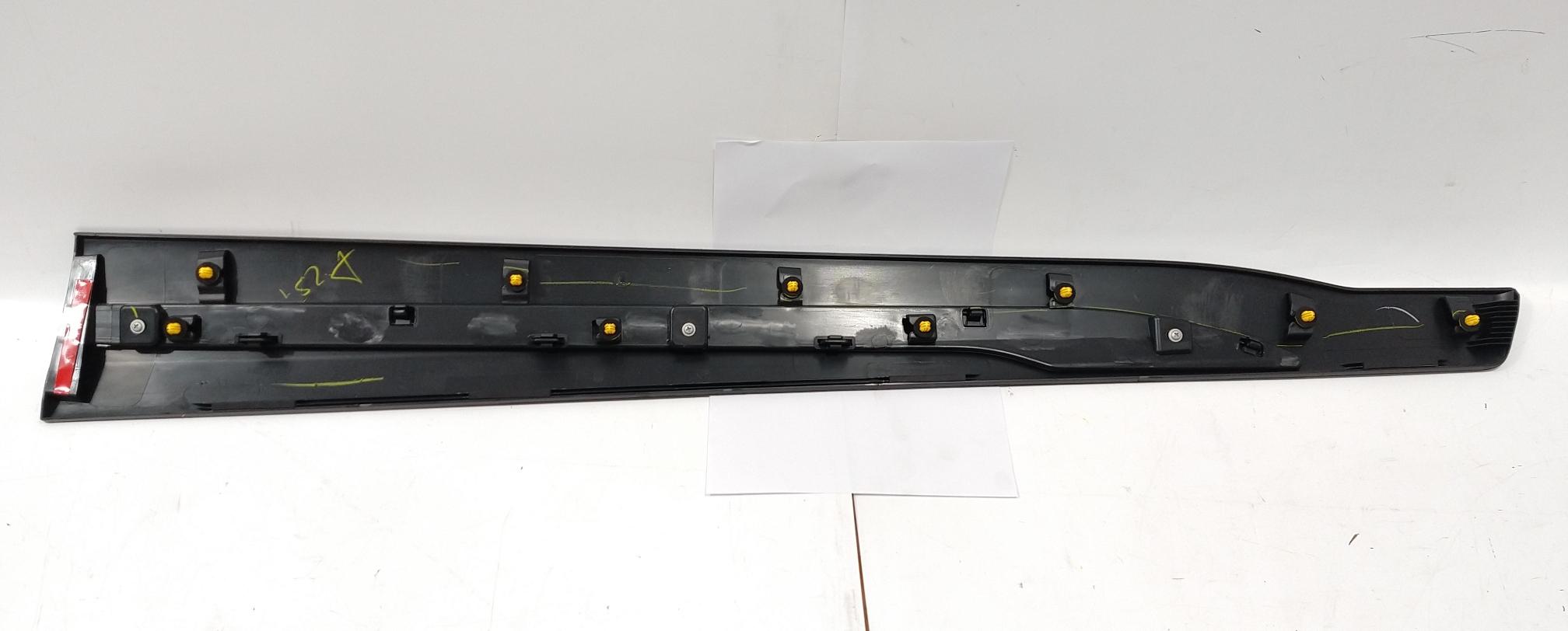 MOLDURA PTA DEL IZQ P15X  NISSAN NISSAN KICKS 16-25  1.6 INY 16V - foto 2