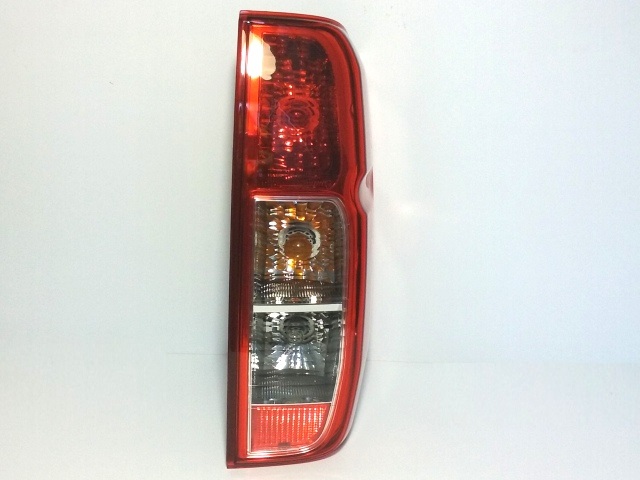 FARO TRASERO DER  NISSAN FRONTIER 09-15  2.5 DIESEL TURBO INT SE - foto 3